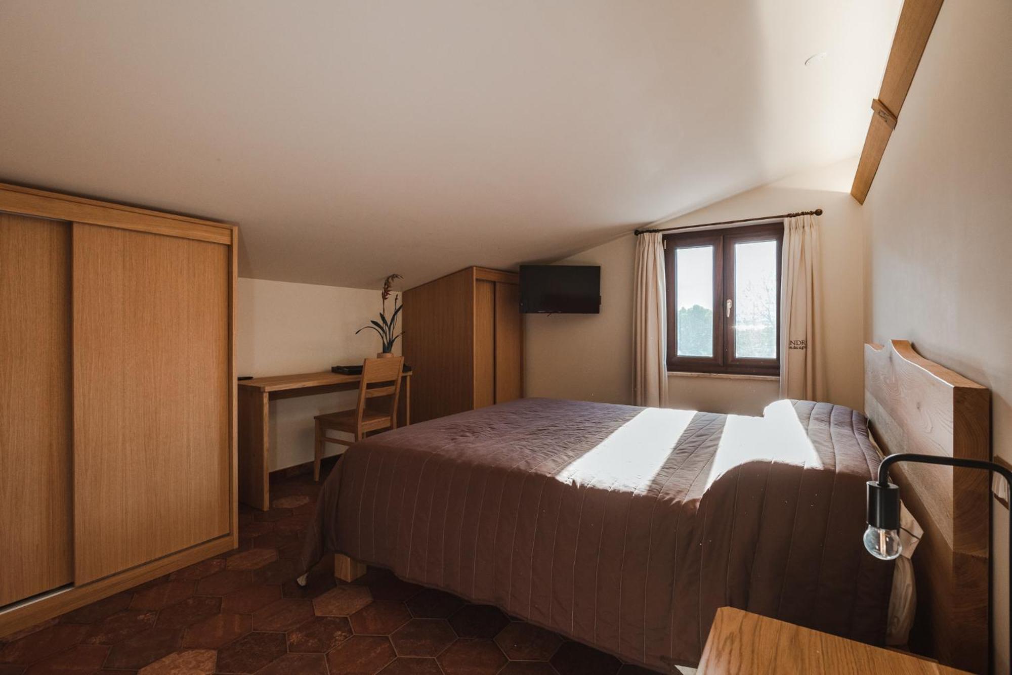 Seguire Le Botti - Agriturismo Cantina Sant'Andrea Borgo Vodice 外观 照片